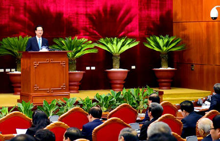 Thủ tướng Nguyễn Tấn Dũng đọc Tờ trình của Ban cán sự Đảng Chính phủ về tình hình kinh tế - xã hội năm 2015 và nhiệm vụ năm 2016, ngày 5/10.
